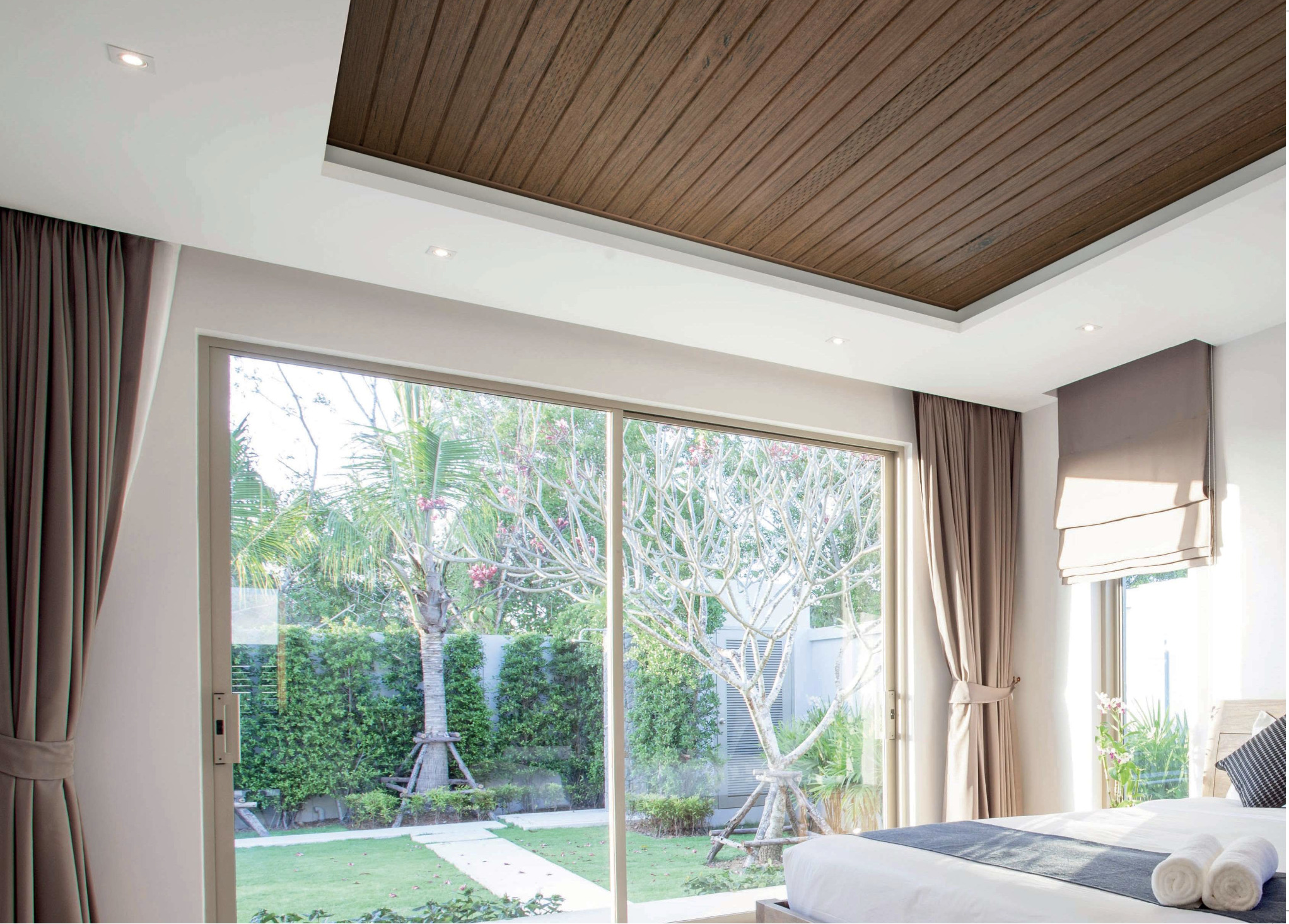 Bedroom-readymade-wooden-ceiling-design-ideas-in-chennai